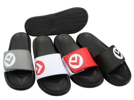 Nuevo diseño, chanclas personalizadas para la playa de verano para hombre, zapatillas de casa con correa de PVC y suela de PE para hombre, chanclas personalizadas con estampado y logotipo para hombre