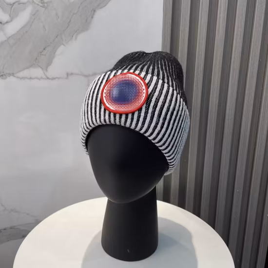 Invierno mujer niños Unisez tejido cálido logotipo personalizado OEM y ODM gorro teñido liso con POM POM